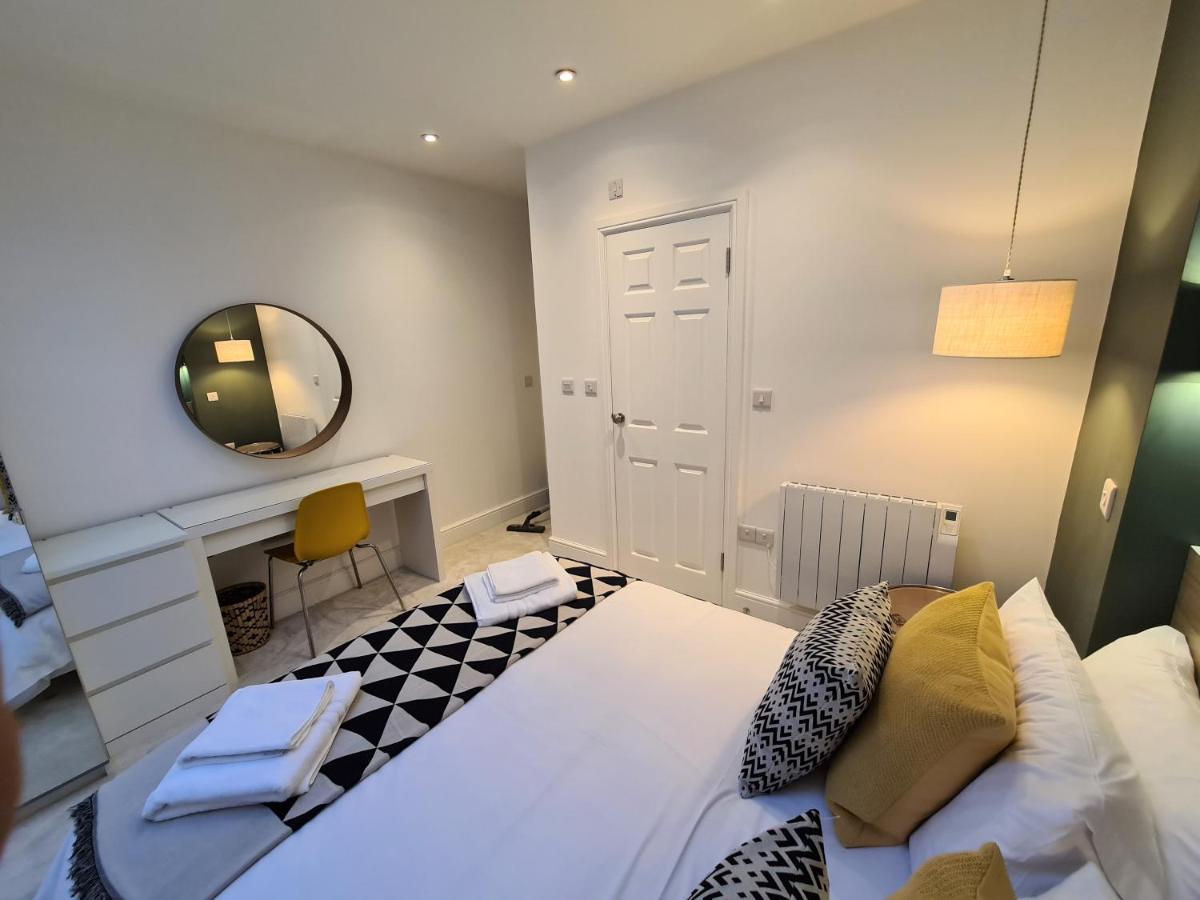 The Taylor Suite - Stunning 2-Ensuite Beds, Cathedral View Roof Garden Truro Bagian luar foto