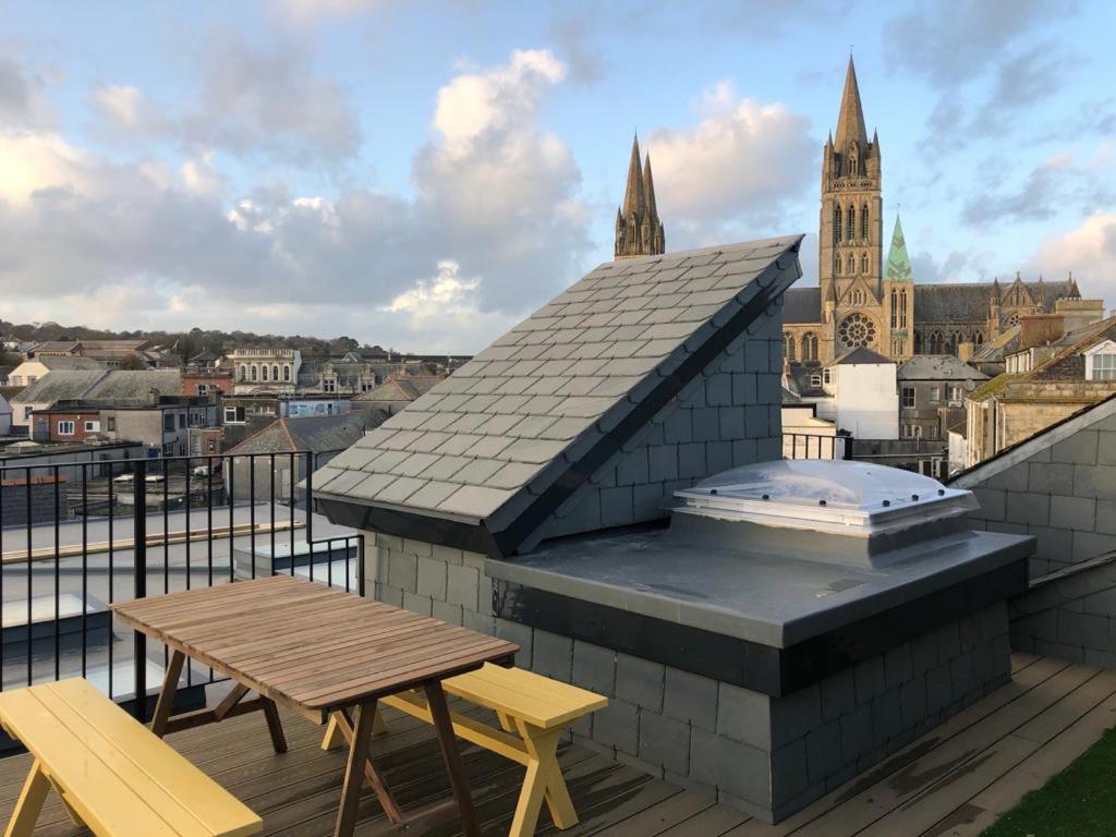 The Taylor Suite - Stunning 2-Ensuite Beds, Cathedral View Roof Garden Truro Bagian luar foto