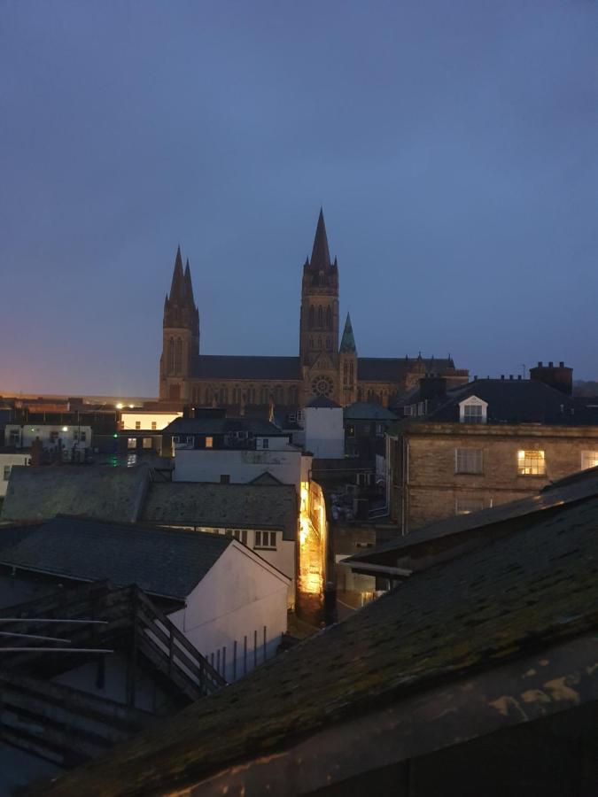 The Taylor Suite - Stunning 2-Ensuite Beds, Cathedral View Roof Garden Truro Bagian luar foto