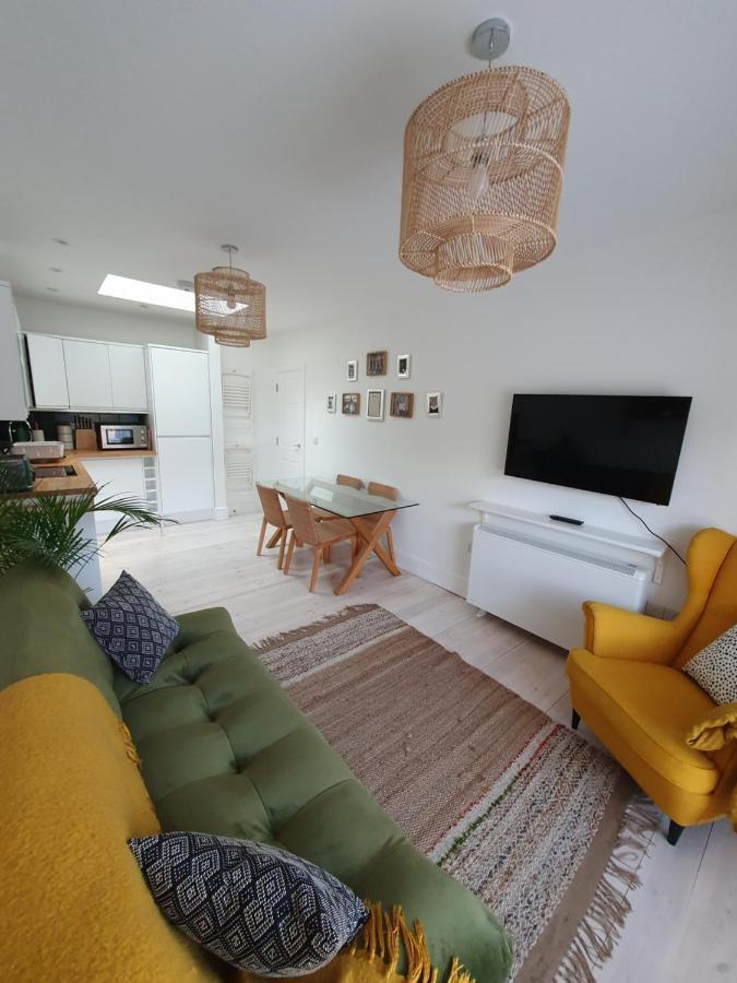 The Taylor Suite - Stunning 2-Ensuite Beds, Cathedral View Roof Garden Truro Bagian luar foto